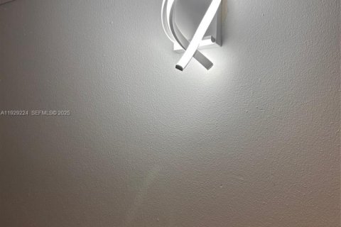 Condominio en alquiler en Sunny Isles Beach, Florida, 1 dormitorio, 71.26 m2 № 1987572 - foto 17