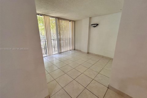 Condominio en alquiler en Sunny Isles Beach, Florida, 1 dormitorio, 71.26 m2 № 1987572 - foto 19