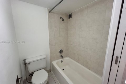 Condominio en alquiler en Sunny Isles Beach, Florida, 1 dormitorio, 71.26 m2 № 1987572 - foto 25