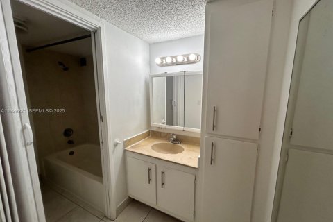 Condominio en alquiler en Sunny Isles Beach, Florida, 1 dormitorio, 71.26 m2 № 1987572 - foto 26