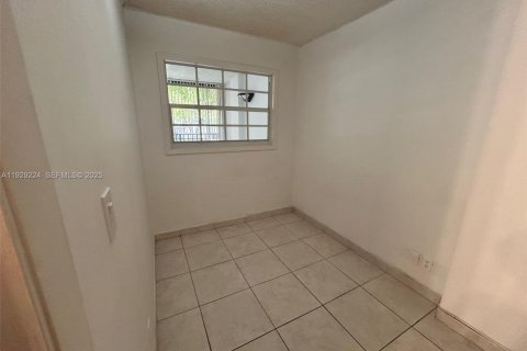 Condominio en alquiler en Sunny Isles Beach, Florida, 1 dormitorio, 71.26 m2 № 1987572 - foto 22