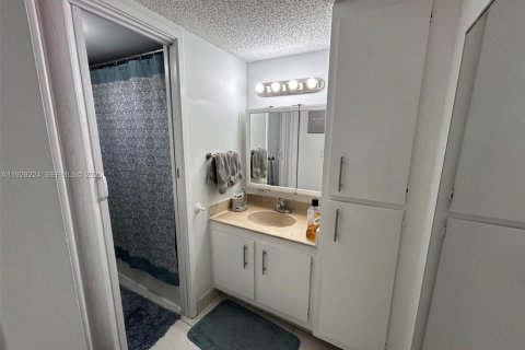 Condominio en alquiler en Sunny Isles Beach, Florida, 1 dormitorio, 71.26 m2 № 1987572 - foto 8