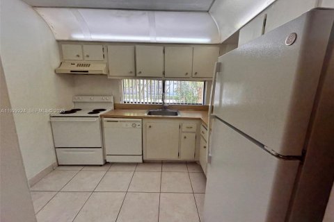 Condominio en alquiler en Sunny Isles Beach, Florida, 1 dormitorio, 71.26 m2 № 1987572 - foto 29