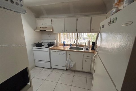 Condominio en alquiler en Sunny Isles Beach, Florida, 1 dormitorio, 71.26 m2 № 1987572 - foto 4