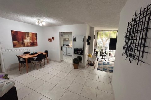 Condominio en alquiler en Sunny Isles Beach, Florida, 1 dormitorio, 71.26 m2 № 1987572 - foto 10