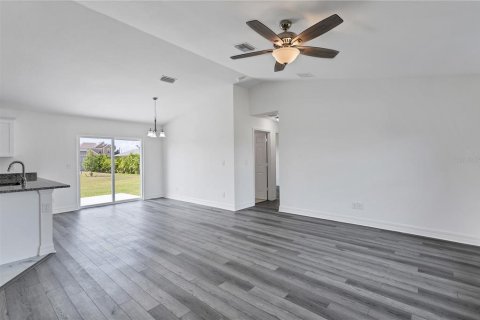 Casa en venta en Cape Coral, Florida, 3 dormitorios, 118.17 m2 № 1719410 - foto 9