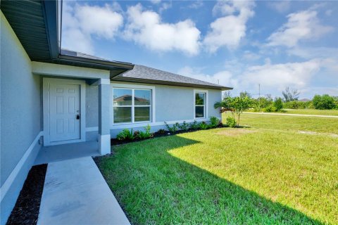 Casa en venta en Cape Coral, Florida, 3 dormitorios, 118.17 m2 № 1719410 - foto 3