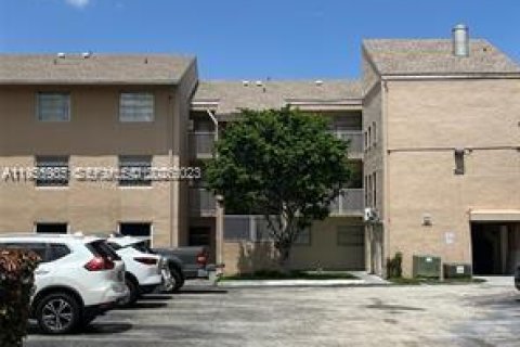 Copropriété à louer à Miami, Floride: 3 chambres, 89.65 m2 № 2019760 - photo 2