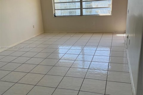 Copropriété à louer à Miami, Floride: 3 chambres, 89.65 m2 № 2019760 - photo 5