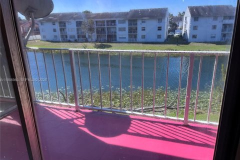 Copropriété à louer à Miami, Floride: 3 chambres, 89.65 m2 № 2019760 - photo 11