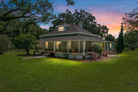 House in Plant City, Florida 4 bedrooms, 238.11 sq.m. № 1803306 - photo 1