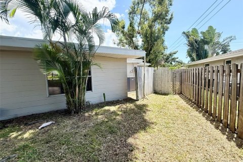 House in Sarasota, Florida 2 bedrooms, 129.6 sq.m. № 1876306 - photo 10