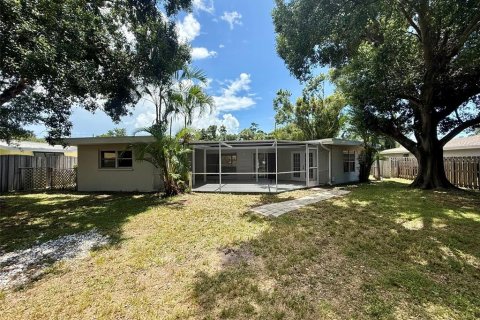 House in Sarasota, Florida 2 bedrooms, 129.6 sq.m. № 1876306 - photo 6