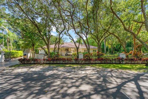 House in Pinecrest, Florida 7 bedrooms, 475.1 sq.m. № 2018391 - photo 4