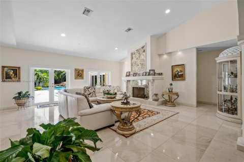 House in Pinecrest, Florida 7 bedrooms, 475.1 sq.m. № 2018391 - photo 11