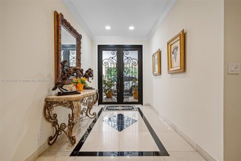 House in Pinecrest, Florida 7 bedrooms, 475.1 sq.m. № 2018391 - photo 9