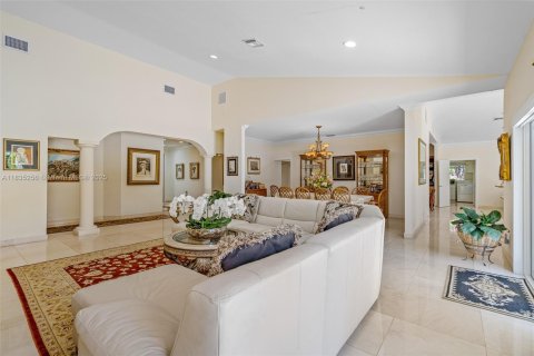 House in Pinecrest, Florida 7 bedrooms, 475.1 sq.m. № 2018391 - photo 15