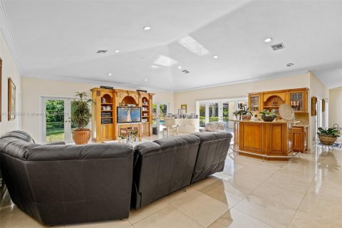 House in Pinecrest, Florida 7 bedrooms, 475.1 sq.m. № 2018391 - photo 27