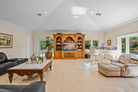House in Pinecrest, Florida 7 bedrooms, 475.1 sq.m. № 2018391 - photo 29