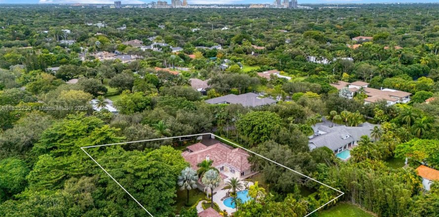 House in Pinecrest, Florida 7 bedrooms, 475.1 sq.m. № 2018391