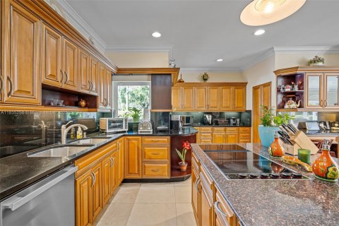 House in Pinecrest, Florida 7 bedrooms, 475.1 sq.m. № 2018391 - photo 21