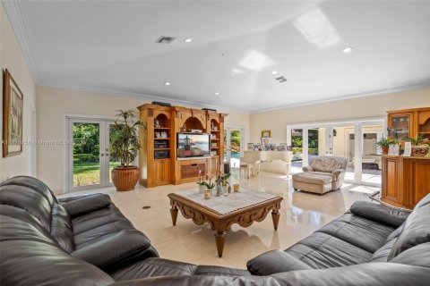 House in Pinecrest, Florida 7 bedrooms, 475.1 sq.m. № 2018391 - photo 28