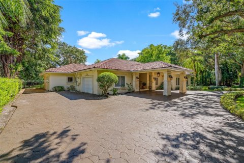 House in Pinecrest, Florida 7 bedrooms, 475.1 sq.m. № 2018391 - photo 6