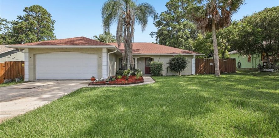 House in Brooksville, Florida 3 bedrooms, 126.35 sq.m. № 1885005