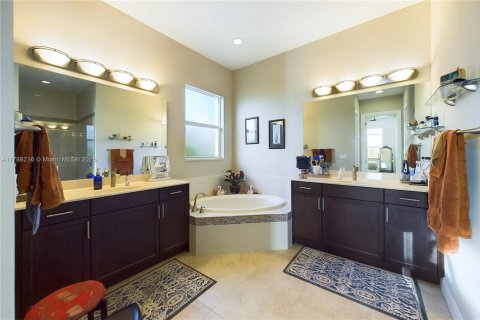 Casa en venta en Port St. Lucie, Florida, 3 dormitorios, 305.83 m2 № 1863113 - foto 14