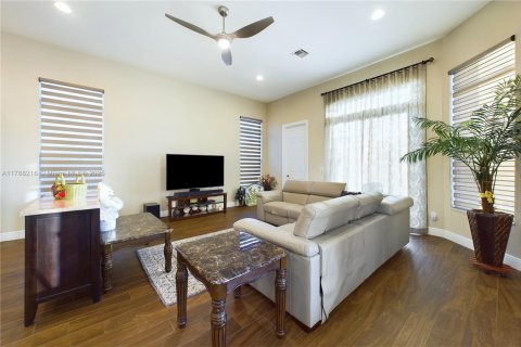 Casa en venta en Port St. Lucie, Florida, 3 dormitorios, 305.83 m2 № 1863113 - foto 4