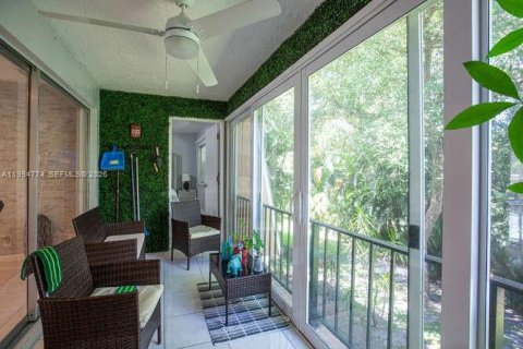 Condo in Davie, Florida, 2 bedrooms  № 2056413 - photo 15