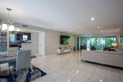 Condo in Davie, Florida, 2 bedrooms  № 2056413 - photo 2