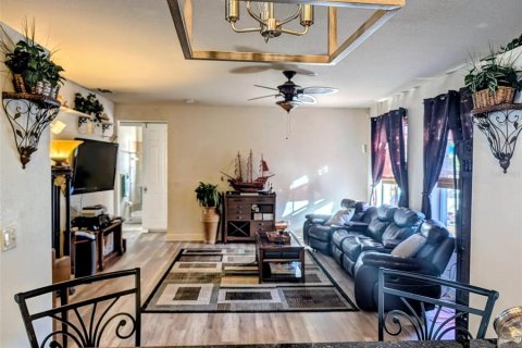Villa ou maison à vendre à New Port Richey, Floride: 3 chambres, 177.81 m2 № 2142961 - photo 9