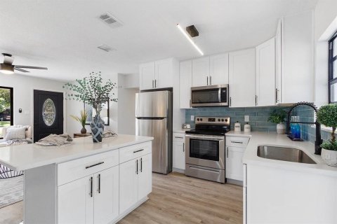 Casa en alquiler en Tampa, Florida, 3 dormitorios, 127.46 m2 № 2224809 - foto 4