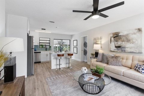 Casa en alquiler en Tampa, Florida, 3 dormitorios, 127.46 m2 № 2224809 - foto 2