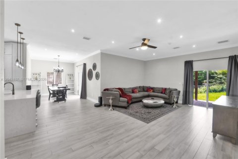 House in Plantation, Florida 4 bedrooms, 183.67 sq.m. № 2189987 - photo 5