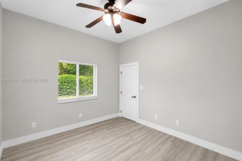 House in Plantation, Florida 4 bedrooms, 183.67 sq.m. № 2189987 - photo 20