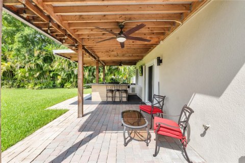 House in Plantation, Florida 4 bedrooms, 183.67 sq.m. № 2189987 - photo 26