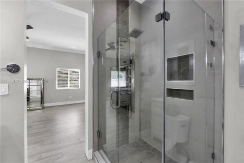 House in Plantation, Florida 4 bedrooms, 183.67 sq.m. № 2189987 - photo 12