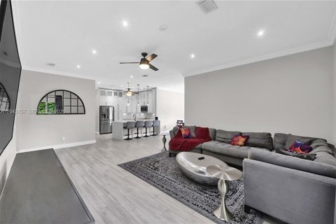 House in Plantation, Florida 4 bedrooms, 183.67 sq.m. № 2189987 - photo 6