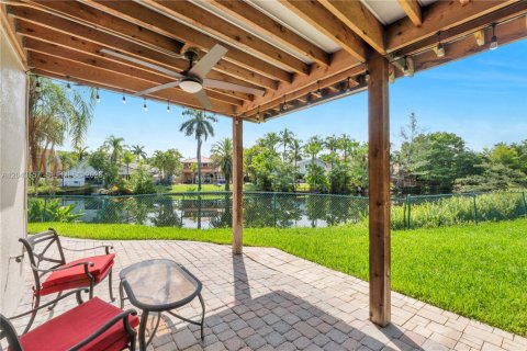 House in Plantation, Florida 4 bedrooms, 183.67 sq.m. № 2189987 - photo 25