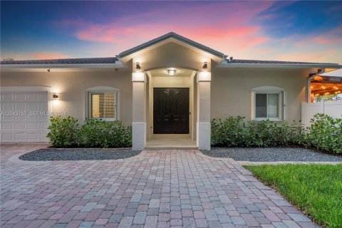 House in Plantation, Florida 4 bedrooms, 183.67 sq.m. № 2189987 - photo 30