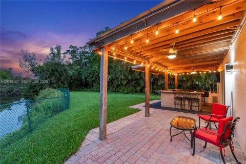 House in Plantation, Florida 4 bedrooms, 183.67 sq.m. № 2189987 - photo 29