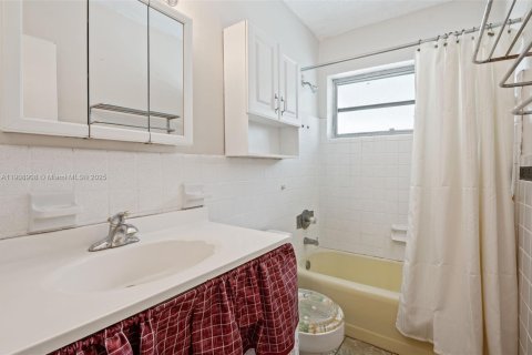 Купить виллу или дом в Холливуд, Флорида 3 спальни, 103.4м2, № 1964704 - фото 21