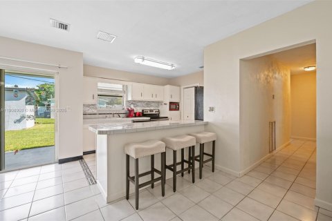 Купить виллу или дом в Холливуд, Флорида 3 спальни, 103.4м2, № 1964704 - фото 9