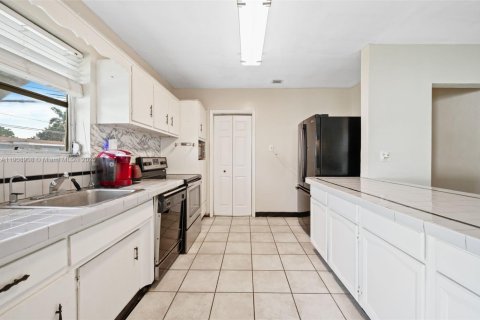 Купить виллу или дом в Холливуд, Флорида 3 спальни, 103.4м2, № 1964704 - фото 12