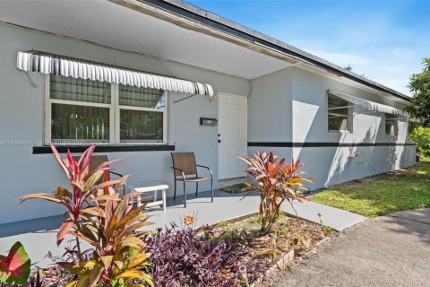 Купить виллу или дом в Холливуд, Флорида 3 спальни, 103.4м2, № 1964704 - фото 1