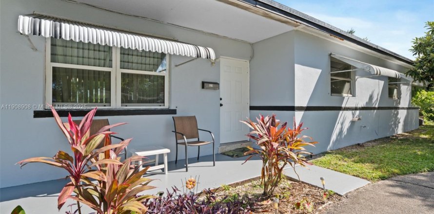 Дом в Холливуд, Флорида 3 спальни, 103.4м2 № 1964704