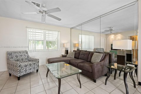 Купить виллу или дом в Холливуд, Флорида 3 спальни, 103.4м2, № 1964704 - фото 22