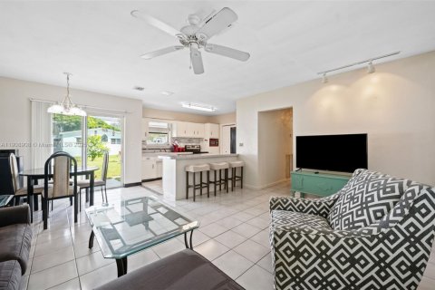 Купить виллу или дом в Холливуд, Флорида 3 спальни, 103.4м2, № 1964704 - фото 8